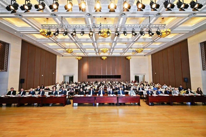 巨乳视频
“2025数字社会科学会聚研究计划”年会在杭举行